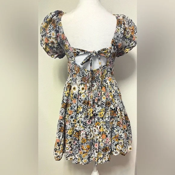 American Eagle Floral Backless Mini Dress 
Boho Minimalist Summer 
Size Small - Picture 2 of 7